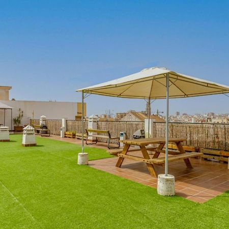 Апартаменты Apartamento Centrico La Merced 2 - Free Parking & Free Gym Малага Экстерьер фото