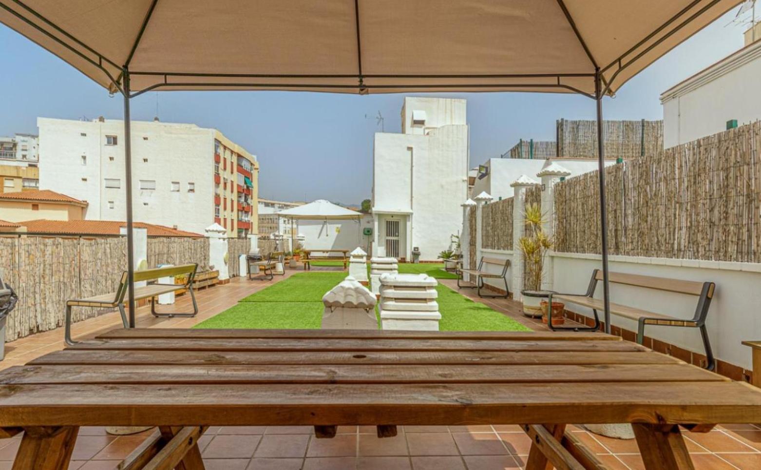 Апартаменты Apartamento Centrico La Merced 2 - Free Parking & Free Gym Малага Экстерьер фото