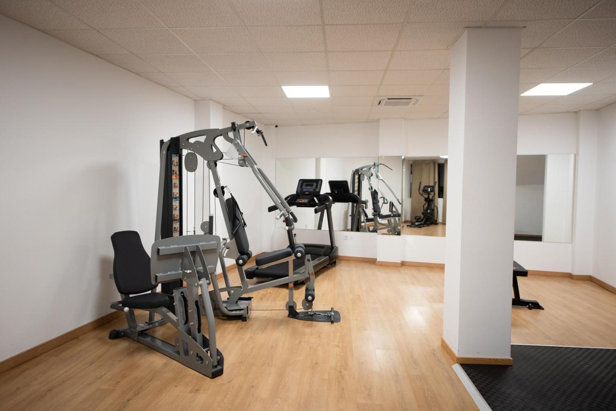 Апартаменты Apartamento Centrico La Merced 2 - Free Parking & Free Gym Малага Экстерьер фото
