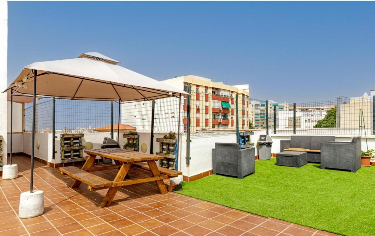 Апартаменты Apartamento Centrico La Merced 2 - Free Parking & Free Gym Малага Экстерьер фото