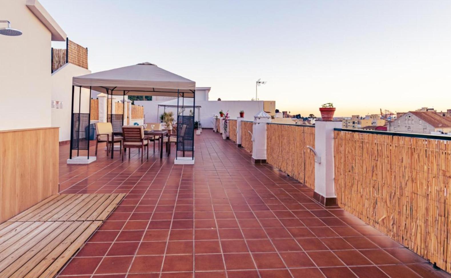 Апартаменты Apartamento Centrico La Merced 2 - Free Parking & Free Gym Малага Экстерьер фото