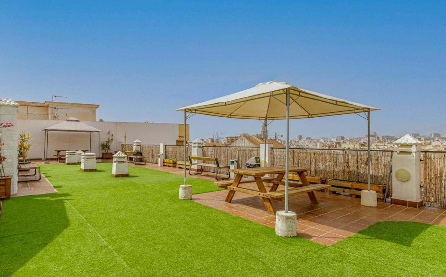 Апартаменты Apartamento Centrico La Merced 2 - Free Parking & Free Gym Малага Экстерьер фото