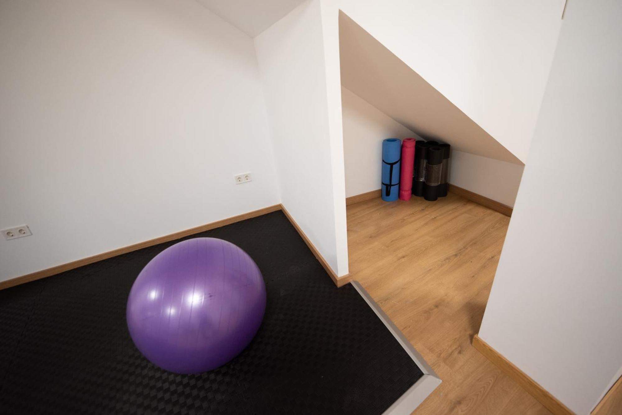 Апартаменты Apartamento Centrico La Merced 2 - Free Parking & Free Gym Малага Экстерьер фото