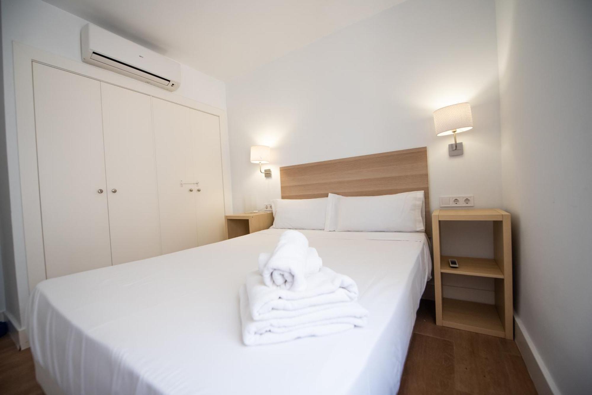 Апартаменты Apartamento Centrico La Merced 2 - Free Parking & Free Gym Малага Экстерьер фото