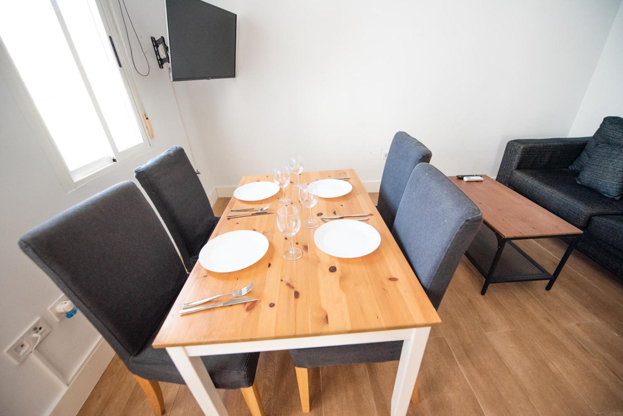 Апартаменты Apartamento Centrico La Merced 2 - Free Parking & Free Gym Малага Экстерьер фото