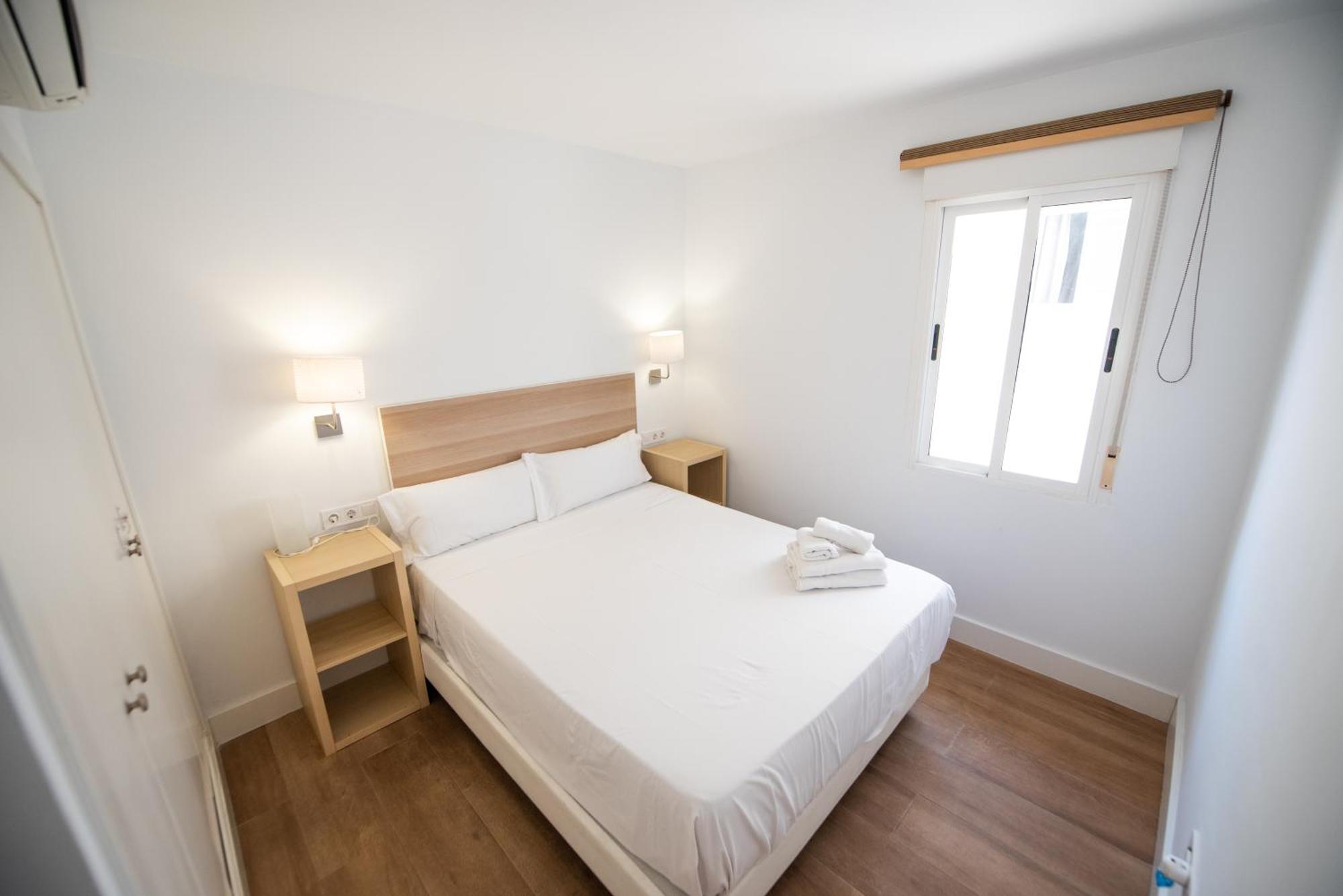 Апартаменты Apartamento Centrico La Merced 2 - Free Parking & Free Gym Малага Экстерьер фото
